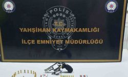 Emniyet ekipleri silah ve uyarıcı madde ele geçirdi