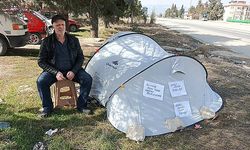 Yaşlı adam mahkemenin kira artışı kararını protesto etti!