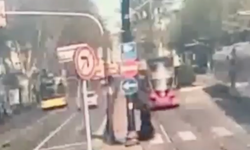 Tramvayın çarptığı kadın hayatını kaybetti
