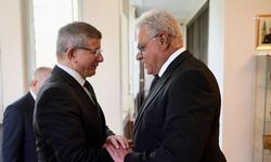 Ahmet Davutoğlu’ndan Pakistan Büyükelçiliği’ne destek ziyareti