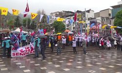 Amasya’da yağmur altında halaylı 1 Mayıs kutlaması