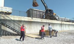 Antalya Büyükşehir Belediyesi, Konyaaltı Sahili’ni yaza hazırladı 