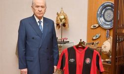 Bahçeli'den Süper Lig'e çıkan Karagümrük'e tebrik telefonu
