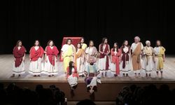 Bi’ Değişik Tiyatro’dan “Eşek Arıları”