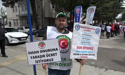Burdur’da 1 Mayıs... Belediye işçileri temsili plastik çöp arabasıyla korteje katıldı