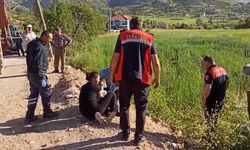 Burdur’da devrilen traktörün altında kalan çocuk hayatını kaybetti, 4 kişi yaralandı