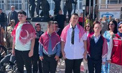 Burdur’da özel gereksinimli 14 genç için temsili asker eğlencesi düzenledi