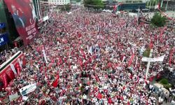 CHP Genel Başkanı Özgür Özel, Bursa'da duyurdu:  "Emekçilerin kasırgası geliyor, bu iktidarı yerinde tutmayacağız"