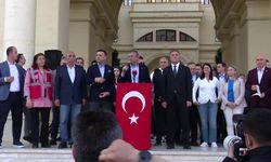 CHP Genel Başkanı Özgür Özel, Büyükçekmece Belediyesi'nde... Özel: AK Parti'de yolsuzluk aramayıp da CHP'de iftirayla kusur bulmaya çalışanlar Erdoğan'ın yargı aparatlarıdır