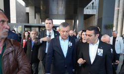 CHP, Özgür Özel’in AKM’ye girişi sırasında makam aracının kapalı otoparka alınmamasıyla ilgili valiliğe şikayette bulundu