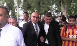 CHP’li Mahmut Tanal İzmir’de üniversite öğrencileriyle buluştu