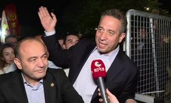 CHP'nin aydınlatma cihazlarının olduğu araç miting alanına alınmadı... Ali Mahir Başarır, "Ambleminde ampul olan bir parti on binleri karanlıkta bıraktı"