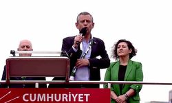 CHP'nin Bursa'daki "Millet İradesine Sahip Çıkıyor" mitingi... Özgür Özel: "Tüm Suriyeli sığınmacılar memleketlerine gidecekler, söz veriyoruz"