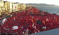 CHP'nin İzmir'deki "Millet İradesi'ne Sahip Çıkıyor" mitingi... Özgür Özel: “Emperyalizme memur olmuş bir azınlık hükümetine karşı demokrasi bayrağını Gündoğdu‘dan açıyoruz”