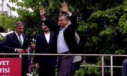 CHP'nin "Millet İradesine Sahip Çıkıyor" mitingi... Özgür Özel: "Darbe bu kez postalla, tankla değil; savcı cübbesi ile geldi"