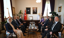 DEM Parti-AK Parti görüşmesi bitti... DEM Parti:  "İnfaz paketi, hasta tutsaklara ilişkin düzenlemeler ve bu düzenlemelerin bayram öncesi yasalaşması beklentisi net şekilde ifade edildi"