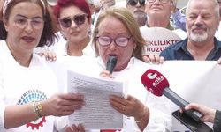 Emeklilerden İzmir TÜİK Bölge Müdürlüğü önünde basın açıklaması: “Emekli aylıklarına temmuzu beklemeden ek zam istiyoruz”