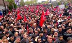 Erdoğan konuşurken "AK Parti sebep enflasyon sonuçtur" yazısı gösteren tekstil işçisinin tutukluluğuna itiraz reddedildi
