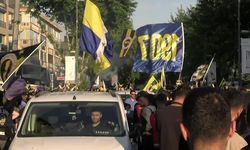 Fenerbahçe Beko, başarısını taraftarıyla birlikte kutladı
