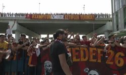 Galatasaray, Göztepe maçı için İzmir’de... Taraftarlardan coşkulu karşılama