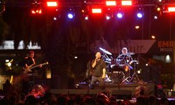 Giresun'da sahne alan yerel sanatçıların konserlerine vatandaşlardan yoğun ilgi