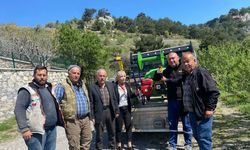 Güzelbahçe Belediyesi çiftçilere ilaçlama makinesi hediye etti