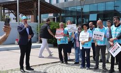 Hekim Birliği üyeleri meslektaşlarının darbedilmesini protesto etti