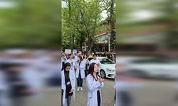 Hekimler Ankara'da bir doktorun darp edilmesini protesto etti: Artık gerçek bir mücadele başlatmanın zamanı gelmiştir