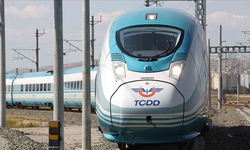  İstanbul - Ankara seferini yapan hızlı tren hattında kesinti... TCDD: "Arızanın giderilmesi için teknik ekiplerin çalışmaları devam etmektedir"
