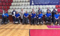 İzmir Büyükşehir Belediyesi boccia takımının görünmez kahramanları… Anneler de takımda oynayan çocuklarına destek oluyor