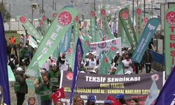 İzmir’de 1 Mayıs Gündoğdu Meydanı'nda kutlandı...DİSK Ege Temsilcisi Sarı: Korkuyorlar, korksunlar. Biz mücadelemizi sürdürüyoruz, sürdüreceğiz