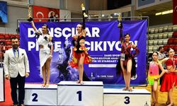 İzmir’de dansçıların rekabeti, renkli görüntülere sahne oldu
