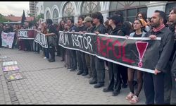 İzmir'de öğrencilerden 1 Mayıs gözaltı protestosu