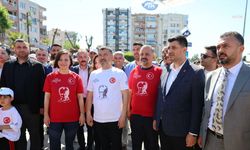 Karabağlar'da yüzlerce vatandaş "Cumhuriyet ve Bağımsızlık" için koştu