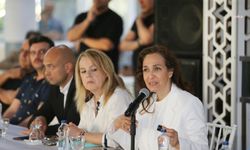 Karşıyaka Belediye Başkanı Yıldız Ünsal, dönüşüm bekleyen Cumhuriyet Mahallesi’nde halkla buluştu