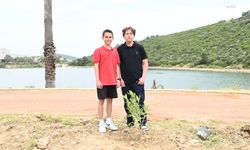 Kuşadalı öğrenciler, Almanya'dan konukları ile ağaç dikti 