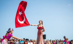 Kuşadası’nda 19 Mayıs coşkuyla kutlandı