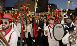 Kütahya Belediyesi’nin 19 Mayıs etkinlikleri, fener alayı ile taçlandı