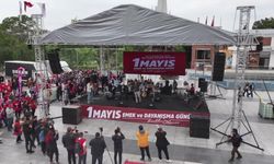 Manisa, 1 Mayıs’ı kutladı… Büyükşehir Belediye Başkan Zeyrek: “Adalet anlayışımızı, karanlıktan aydınlığa çıkan kol kola yürüyüşümüzle göstereceğiz ve inananlar kazanacak”