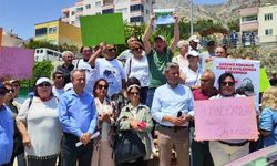 Mersin Aydıncık’ta balık çiftliklerine karşı bölge halkı eylem yaptı. Vatandaşlardan bilirkişiye: "Mesleki etik çerçevesinde karar vermenizi istiyoruz"