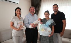 Milas Belediyesi ekipleri “Hoş Geldin Bebek” projesi kapsamında aileleri ziyaret ediyor