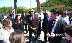 Ortahisar Belediye Başkanı Kaya, yabancı öğrencileri "En Mutlu Köy" yerleşkesinde ağırladı