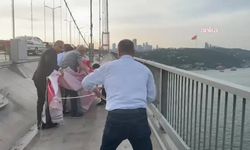 Özgür Özel, Boğaz Köprüsü’nden geçerken köprüye “İmamoğlu’na özgürlük” pankartı asıldı
