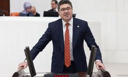 Özgür Özel'e fiziksel saldırı... Ensar Aytekin: "Kendini bilmez bir haysiyetsizin genel başkanımız Özgür Özel'e alçakça saldırmasını lanetliyorum"