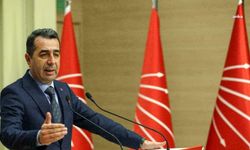 Özgür Özel'e fiziksel saldırı... Erhan Adem: "Bu saldırı, Türkiye'yi kaosa sürüklemek isteyen odakların açık bir provokasyonudur"