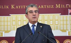 Özgür Özel'e fiziksel saldırı... Gökhan Günaydın: "Zehirli dilin partimizin kurumsal kimliğine ve demokrasimize yönelik saldırıları, bugün bir fiile dönüşmüştür"