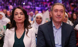 Özgür Özel'e fiziksel saldırı... Hatimoğulları ve Bakırhan: "Bu çirkin saldırı, Sırrı Süreyya’nın hayatı boyunca savunduğu ortak barış ve dayanışma değerlerine yönelmiş provokasyondur"