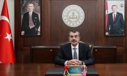 Özgür Özel’e fiziksel saldırı... Yusuf Tekin: “Bu çirkin saldırıyı gerçekleştiren saldırganın hukuk önünde hesap vermesini temenni ediyorum”