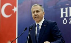 Özgür Özel'e saldırı... Ali Yerlikaya: "Sayın Özel’e saldıranın S.T. adlı şahıs olduğu tespit edilmiş ve şahıs yakalanarak gözaltına alınmıştır"