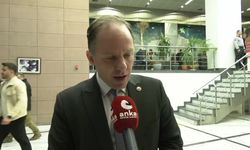 Özgür Özel'e yapılan saldırı sonrası yurttaşlar CHP Genel Merkezi'nde... Deniz Yavuzyılmaz: ''Genel Başkanımızın şahsında tüm Cumhuriyet Halk Partisi'ne ve demokrasiye inanan herkese karşı yapılan bir saldırıdır''
